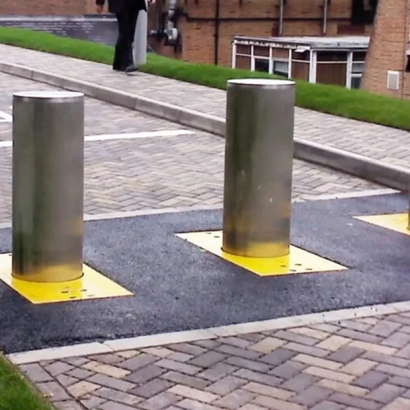Hydraulic bollard